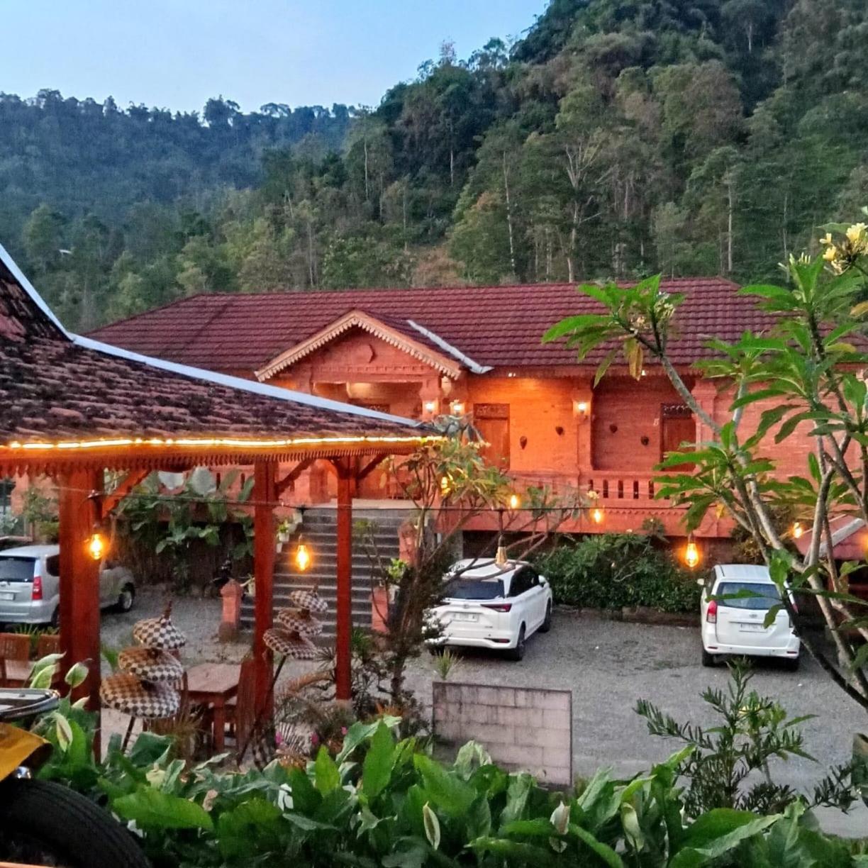 Villa Pringgitan Tawangmangu Exterior foto
